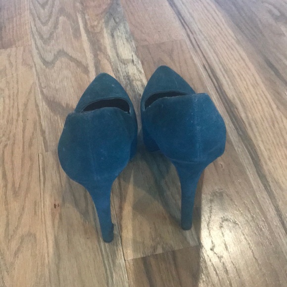 Hunter Green Velvet Pumps - Picture 2 of 2